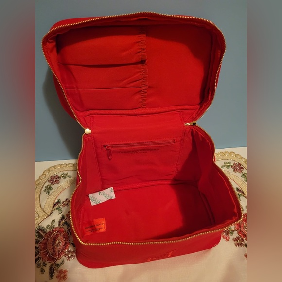 CAROLINA HERRERA BIG MAKE UP BAG - Picture 7 of 9